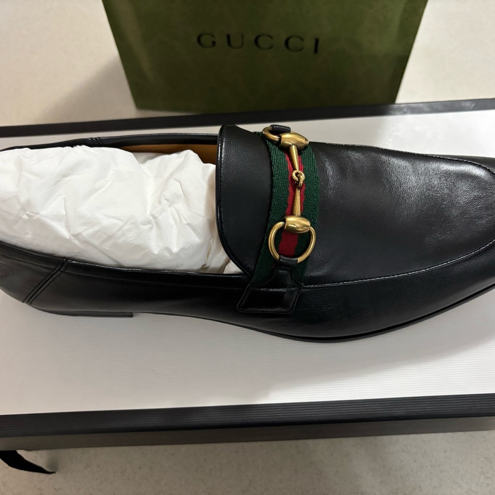 Gucci Black Leather Loafers with Gold and Green Accent (never worn) - Picture 5 of 5